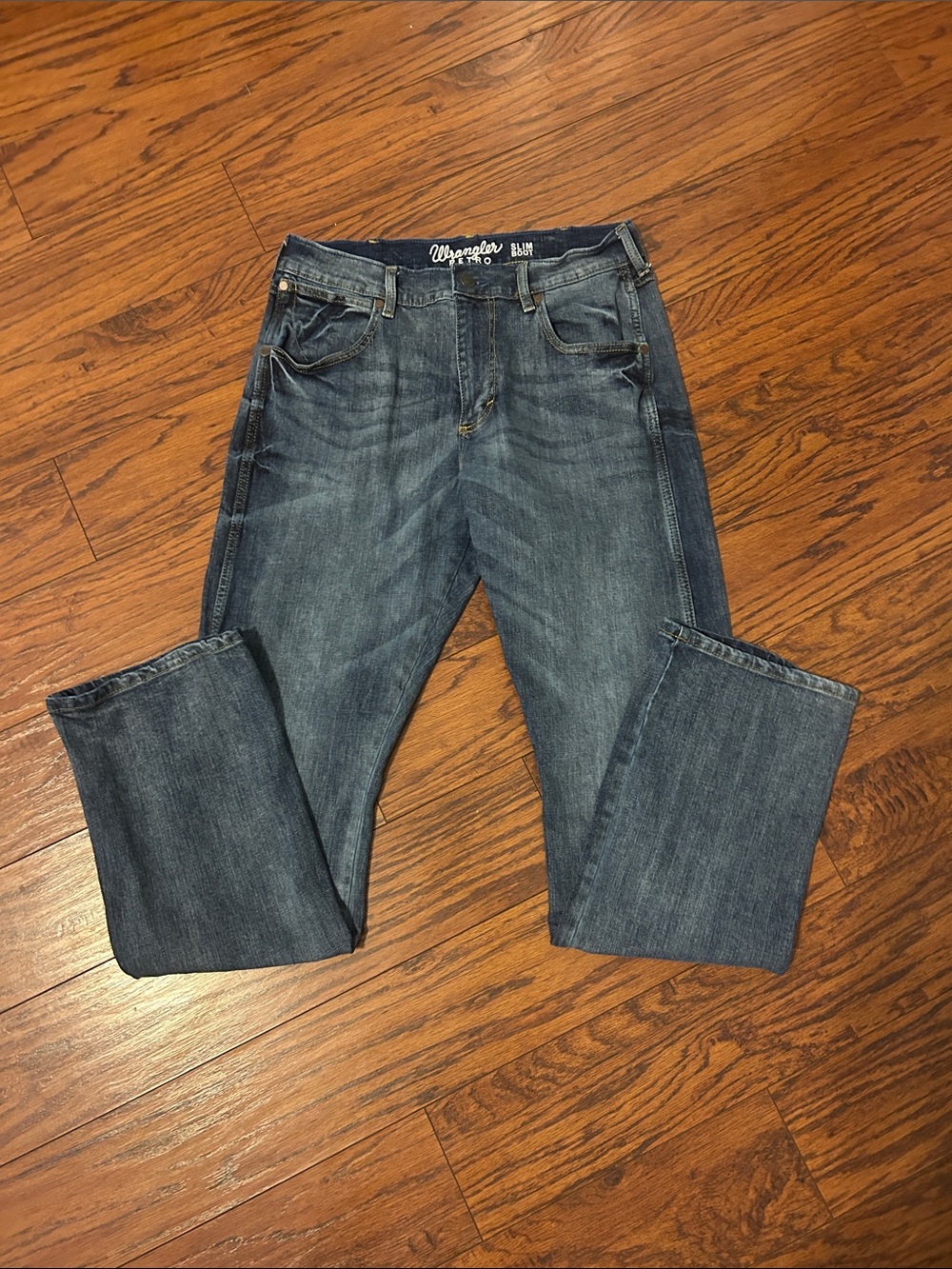 Wrangler Men's Bootcut slim Jeans in Dark Blue Wash. 30 by 34
